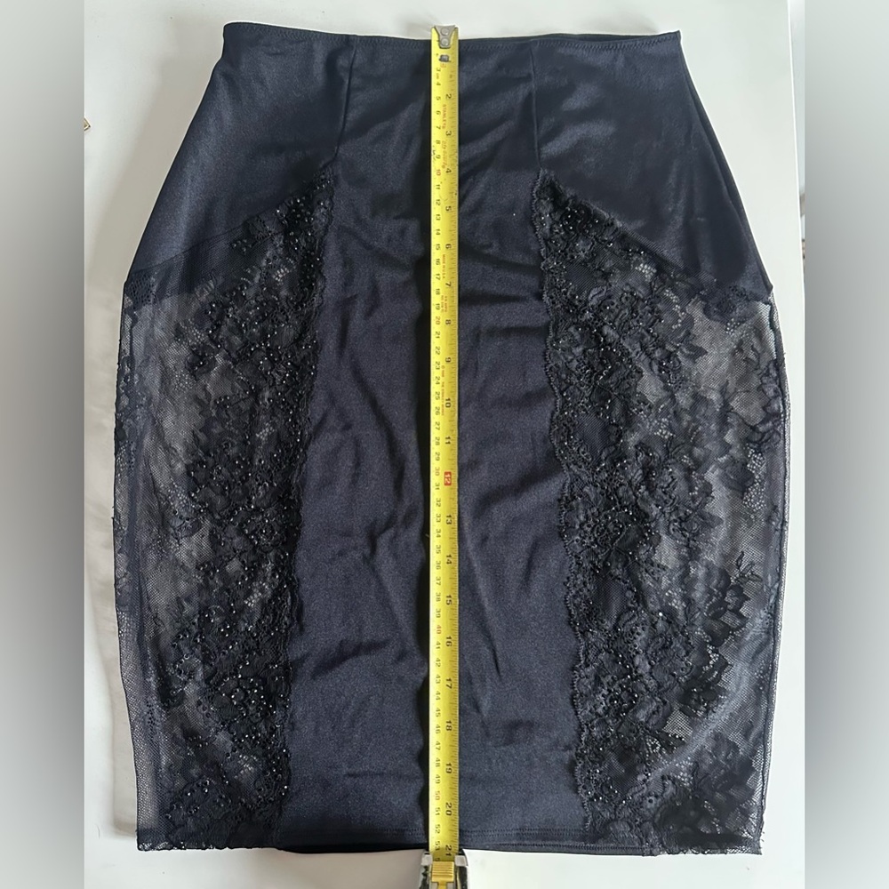 π€ Beaded Sheer Lace Panel Pencil Skirt - Picture 5 of 5